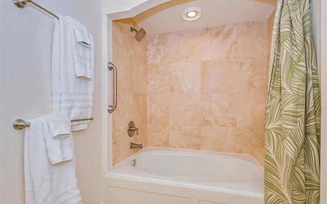 Sea Oats 217 2 Bedroom Home by RedAwning