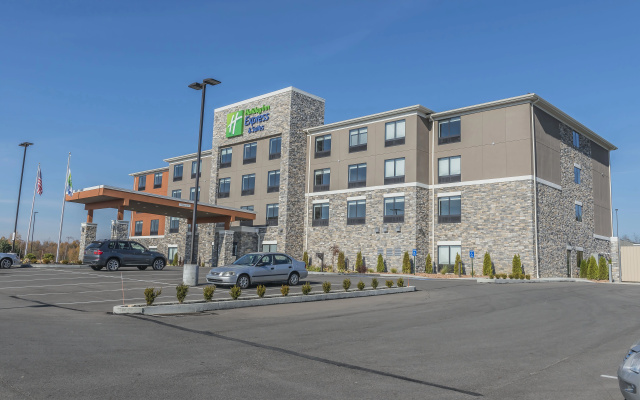 Holiday Inn Express & Suites Clarion by IHG