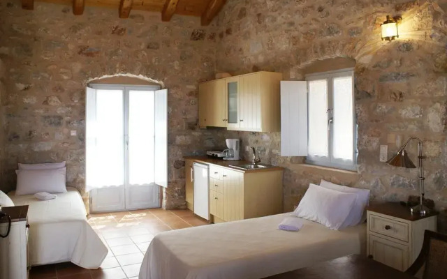To Karavi Guesthouse