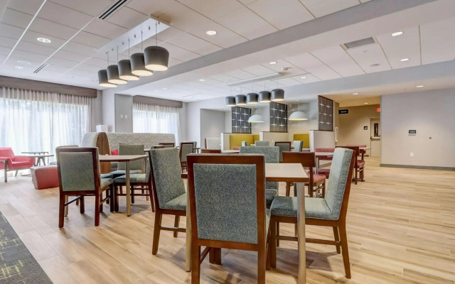 Hampton Inn & Suites Cincinnati Midtown Rookwood