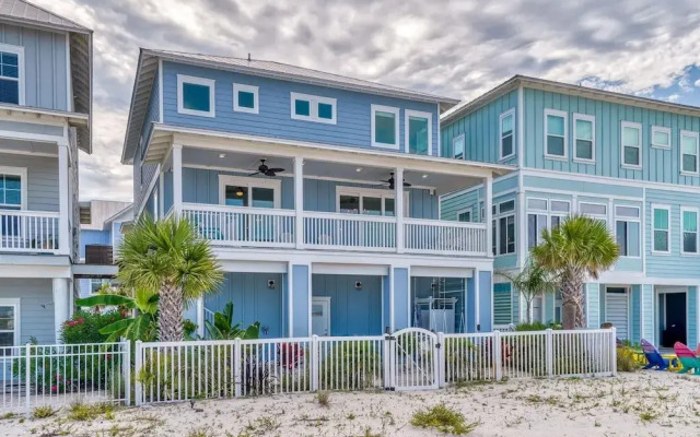 Salty Dog 5 Bedroom Home by RedAwning