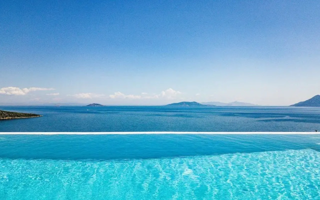 Villa with Striking views over the infinity Pool