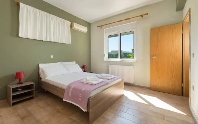Stunning 5-bed Villa in Gennadi!