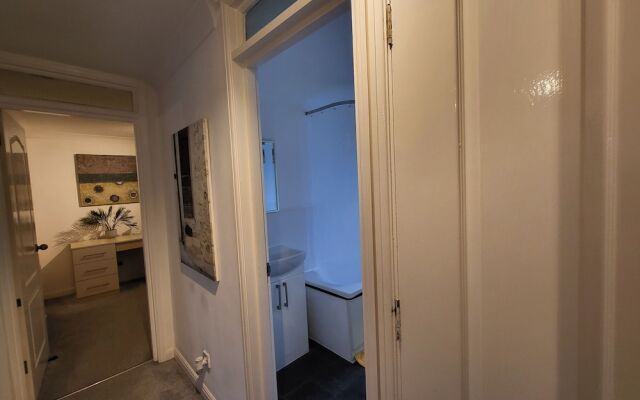 Captivating 2-bed Apartment in Southend-on-sea