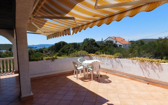 Studio apartment Lado - 230 m from sea: SA1 Muline, Island Ugljan
