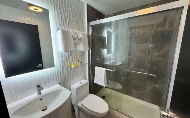 GLō Best Western Bronx NYC