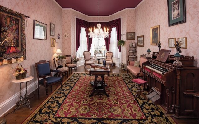 The Steamboat House Bed & Breakfast
