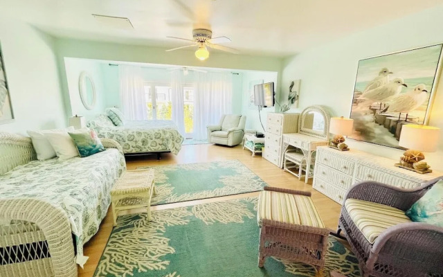 SEA Strand Court 3 #22