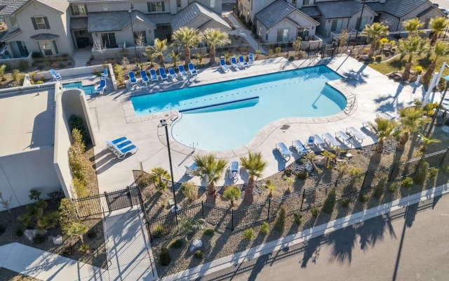 Endless Adventures 4 Bedroom Apts by RedAwning