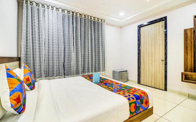 Fabhotel Meera Palace