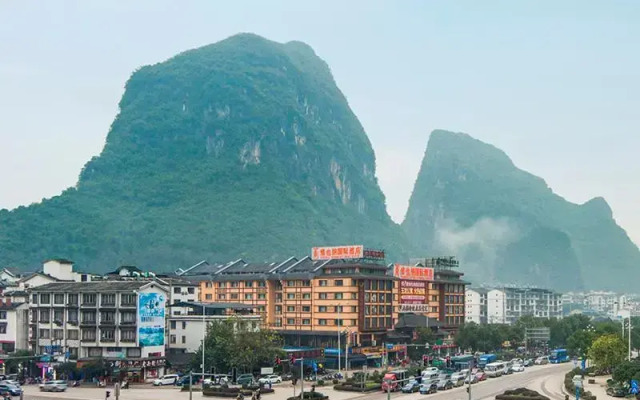 Vienna International Hotel（Guangxi Guilin Yangsuo West Street and Ten-mile Gallery）
