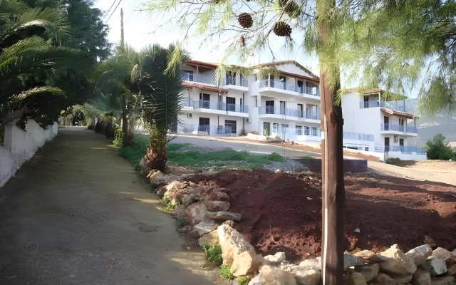 Trizonia Bay Hotel