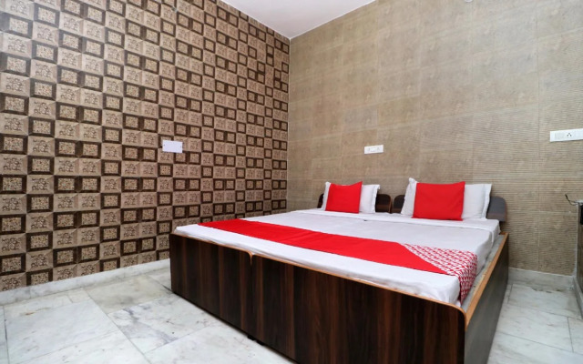 OYO 23066 Shiv Guest House