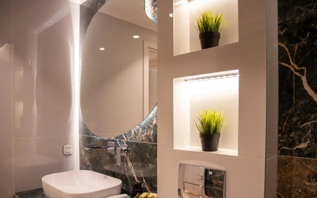 SithoniaRS Luxury Ground Floor Apartment With Private Garden