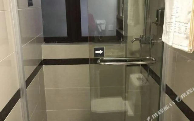 Yibai Liangpin Hotel (Shanghai Zhoupu Subway Station Xiaoshanhai Branch)
