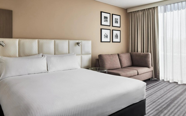 Holiday Inn Warwick Farm by IHG