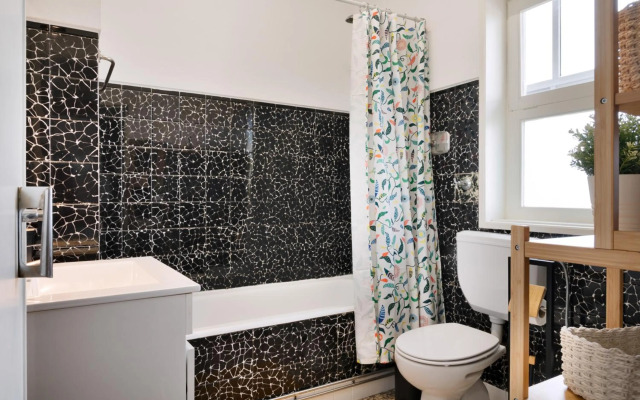 ! Luminous 2BR Top Floor ! Praça da República