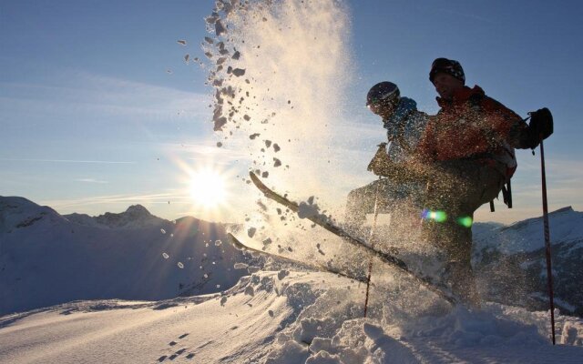 Alpen Select Lodge for 16-24 People