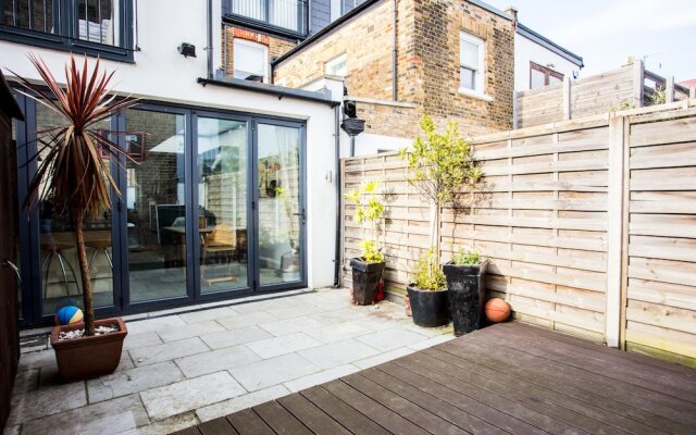 Wonderful 4 Bedroom Home In Kensal Rise