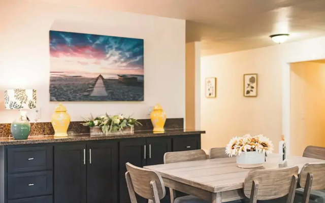 Not Affected by the Fire/spacious Retreat w/ Large Kitchen & Outdoor Patio