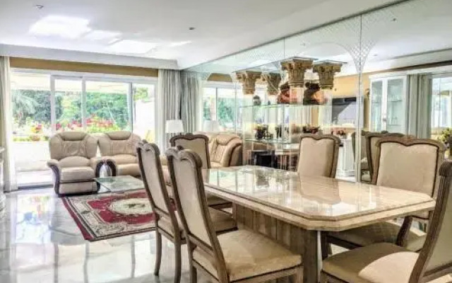 GRAN MARBELLA APARTMENTS by Coral Beach