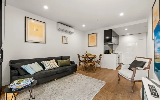 StayCentral - Hawthorn East - Study, 2 Car spaces