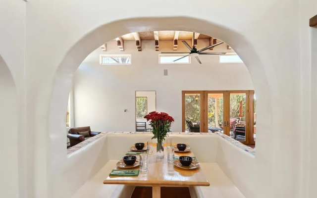 Casa Ladera - Enchanting Home, Nestled in Foothills With Spectacular Views