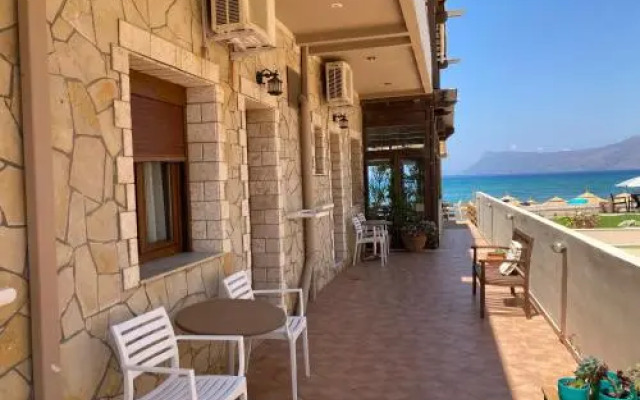 Mavros Molos Beach Rooms