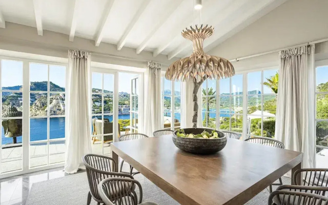 Sea-view Villa Near Port