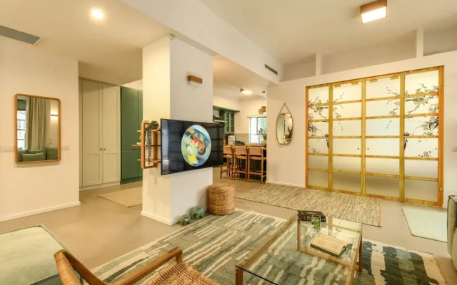 Charming 2BR Apt w a Breathtaking Patio