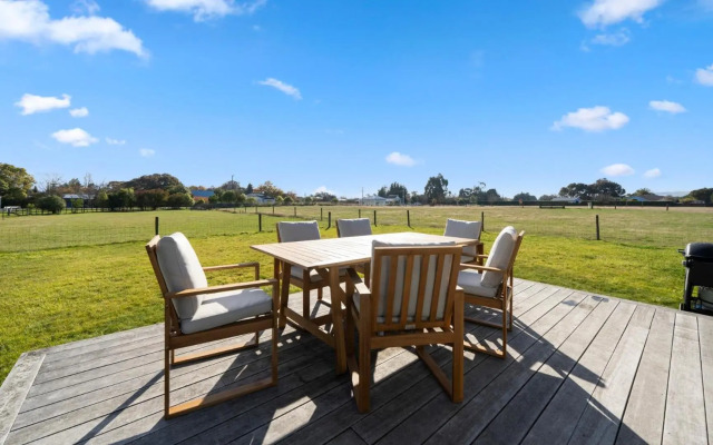 Te Whare Hipi - Martinborough Holiday Home
