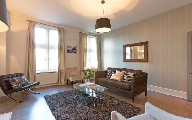 Exquisite 2 bed and bath in Kensington