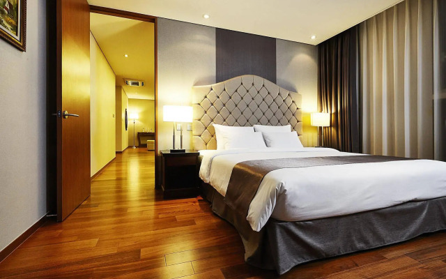 Square By Savills