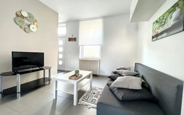 House With Free Parking 15 Min From The Airport