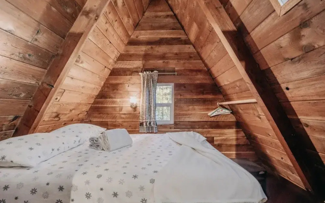 54sl - Hot Tub - Pets OK - Sleeps 4