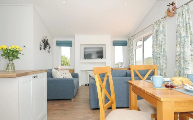 Midway Lodge