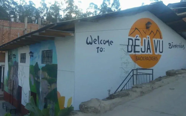 Déjà Vu Backpackers
