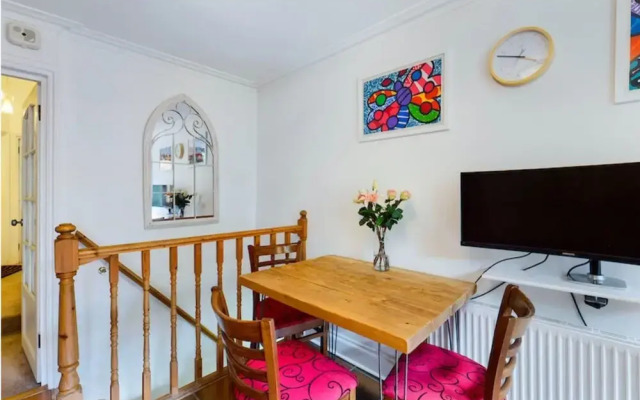 The Clapham Apartment With Private Patio