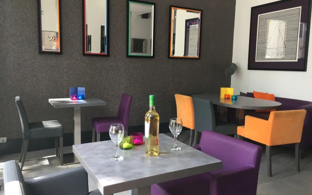 Porte de Versailles Hotel