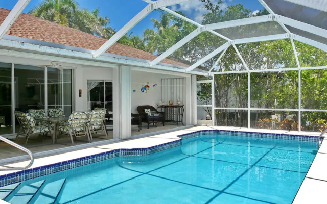 Inviting, Quiet Home in With Pool and Steps to Beach