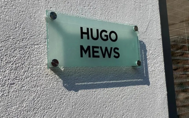 Hugo Mews Bright Studio Apartment