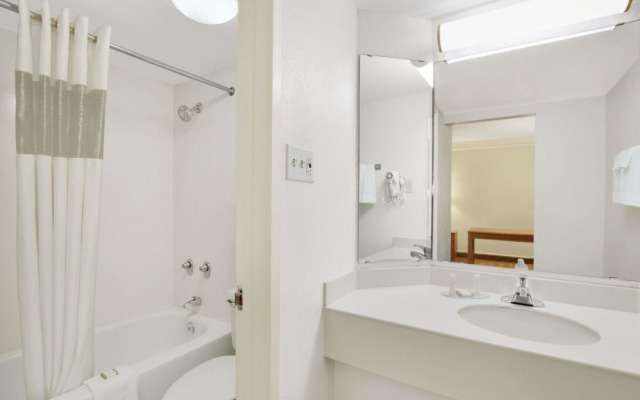 Baymont Inn & Suites Longview