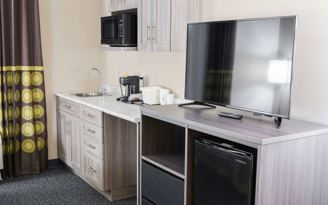 Super 8 by Wyndham Moosonee