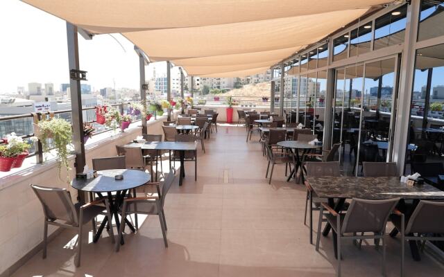 Nishan Hotel