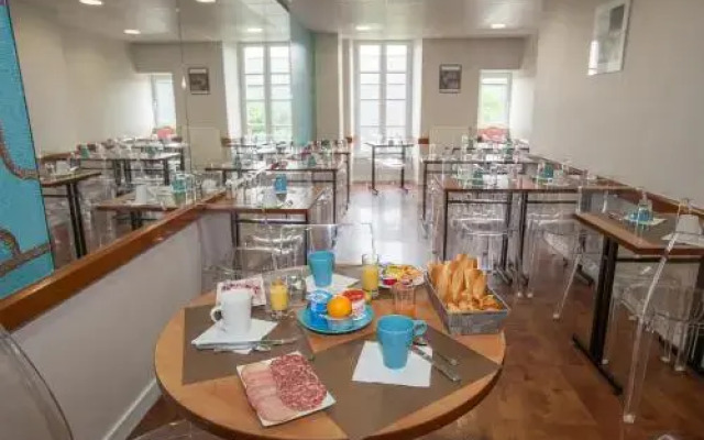 Le Médiéval - Hôtel Le Challonge