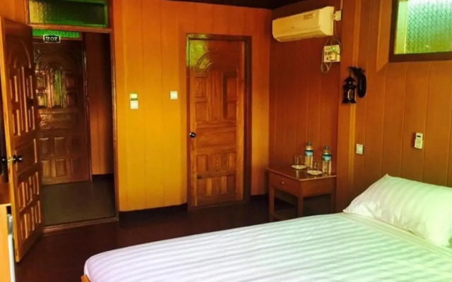 Golden Fish Motel