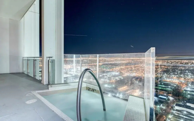StripViewSuites at Palms Place Penthouses