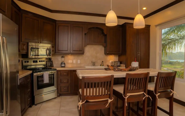 Altavista 5A 3 bdr 3 Bath Ocean View