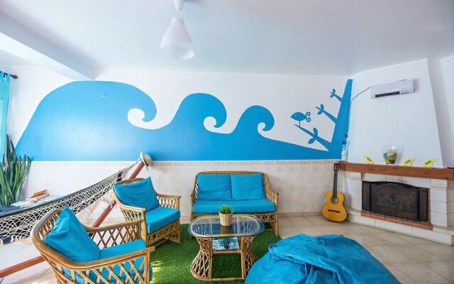 H2O Surfguide Hostel