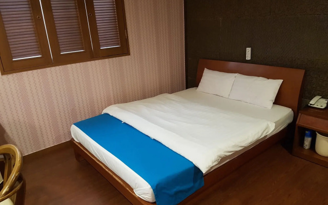 Hotel At Home